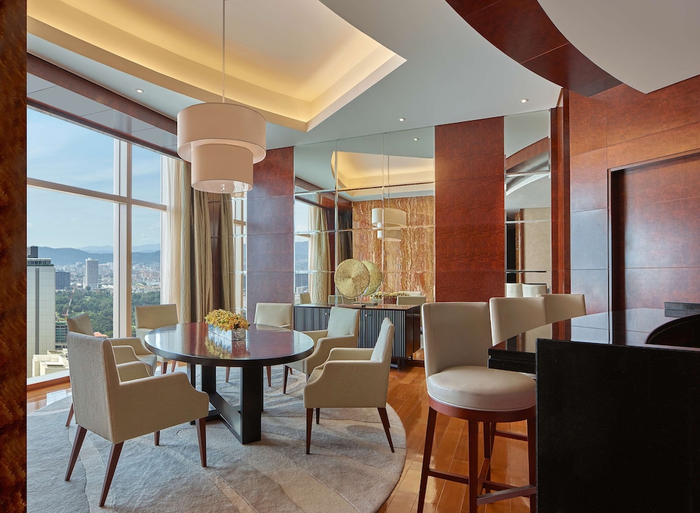 GRAND HYATT KUALA LUMPUR 53/69