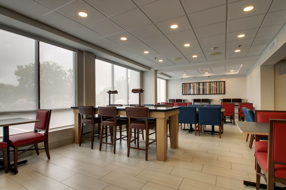 Holiday Inn Express Voorhees - Mt. Laurel 28/37