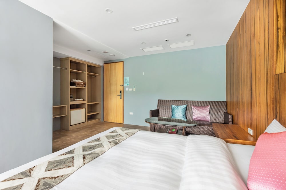 ROOM, QUADRUPLE, MOUNTAIN VIEW