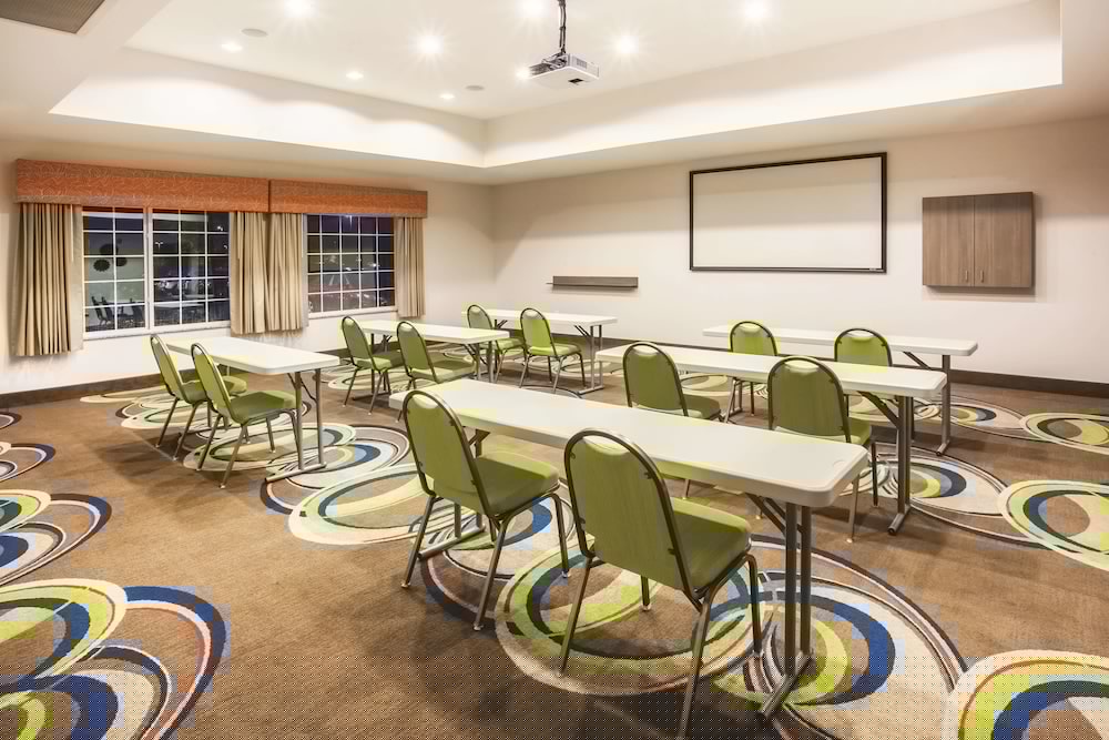 La Quinta Inn & Suites by Wyndham St. Paul-Woodbury 33/46
