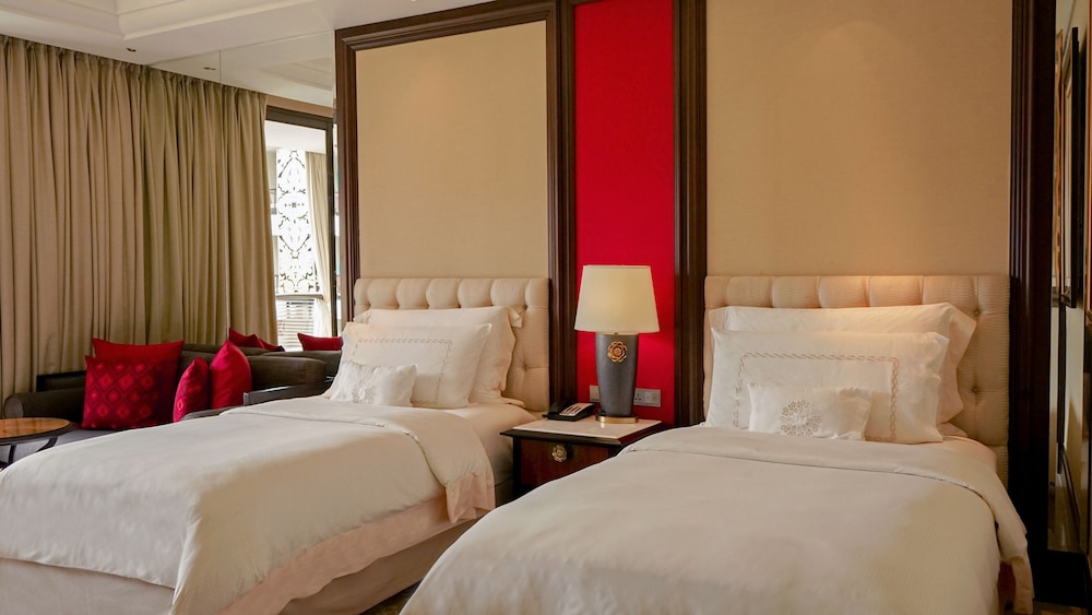 Club, Premier, Twin Beds, King Bed