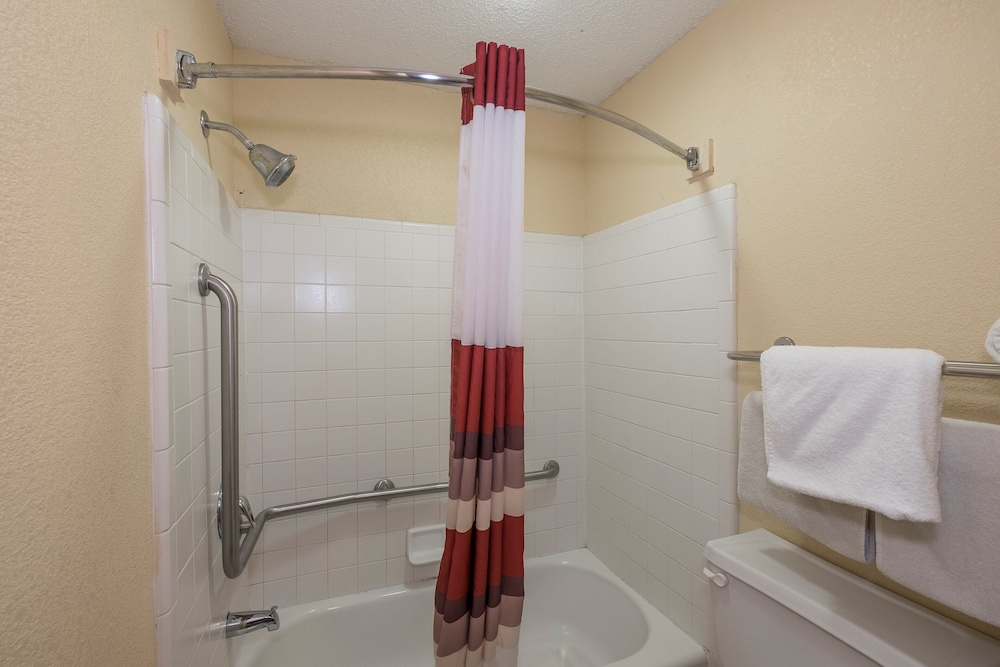 Red Roof Inn Baldwin 12/38