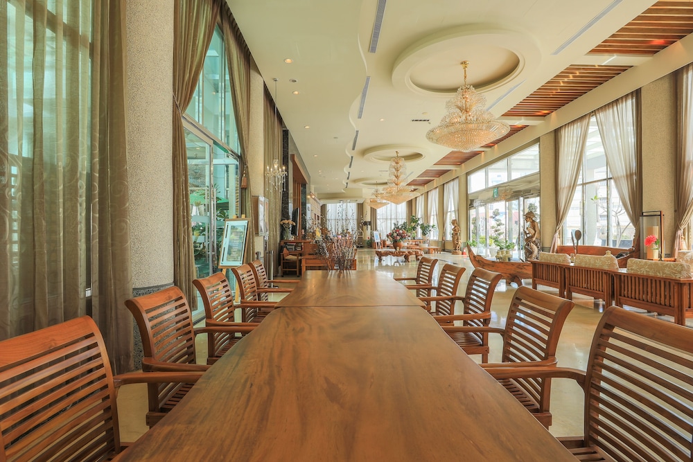 Yentai Hotel 30/41