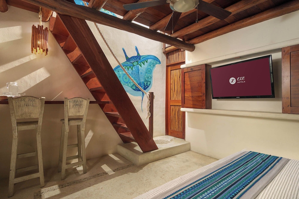 Hotel El Pueblito 50/50