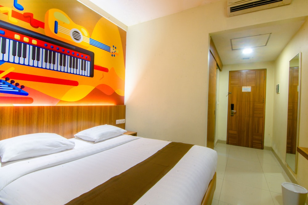 Front One Hotel Purwodadi 25/72