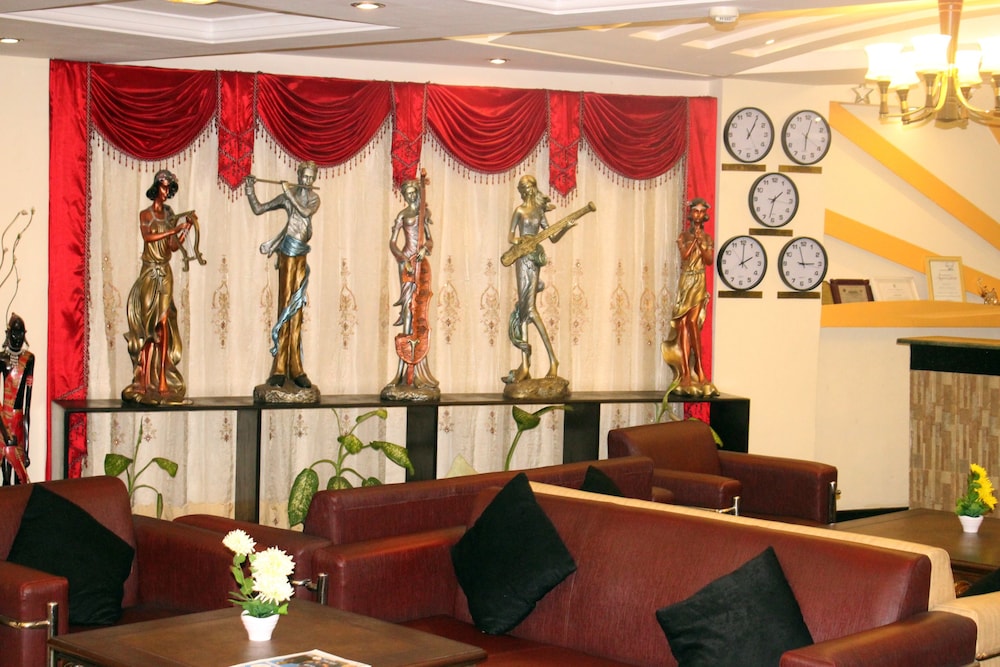Hotel Sapphire 9/68