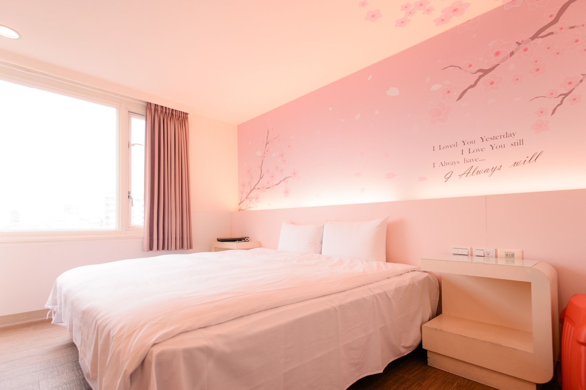 DELUXE, DOUBLE BED