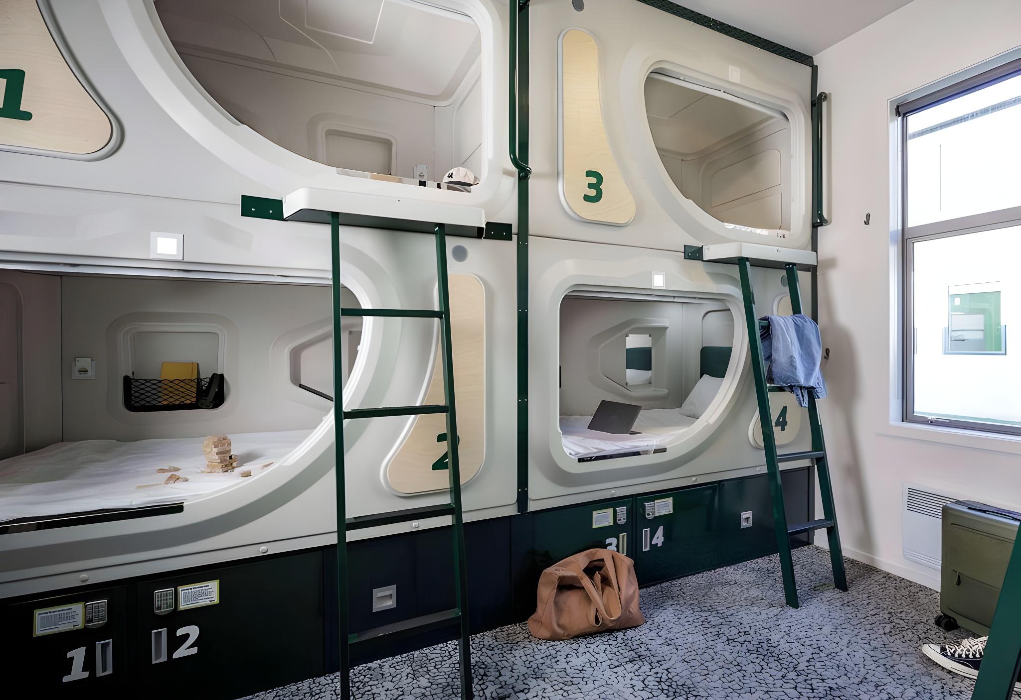 Private, 8 Pod, Shared Bathroom