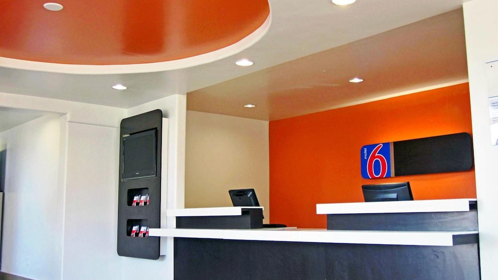 Lobby at Motel6 Victorville, CA - Apple Valley, VICTORVILLE - CA