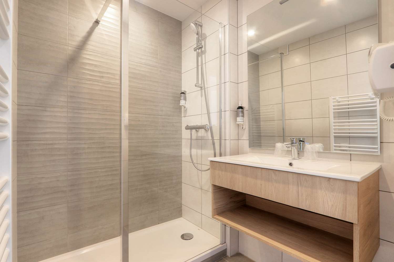 غرفة كلاسيكية بسرير كوين، Best Western Hotel Le Bellevue 6/6