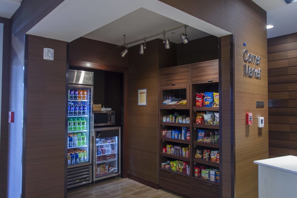 Fairfield Inn Suites Atlanta Cumming Johns Creek 28/42