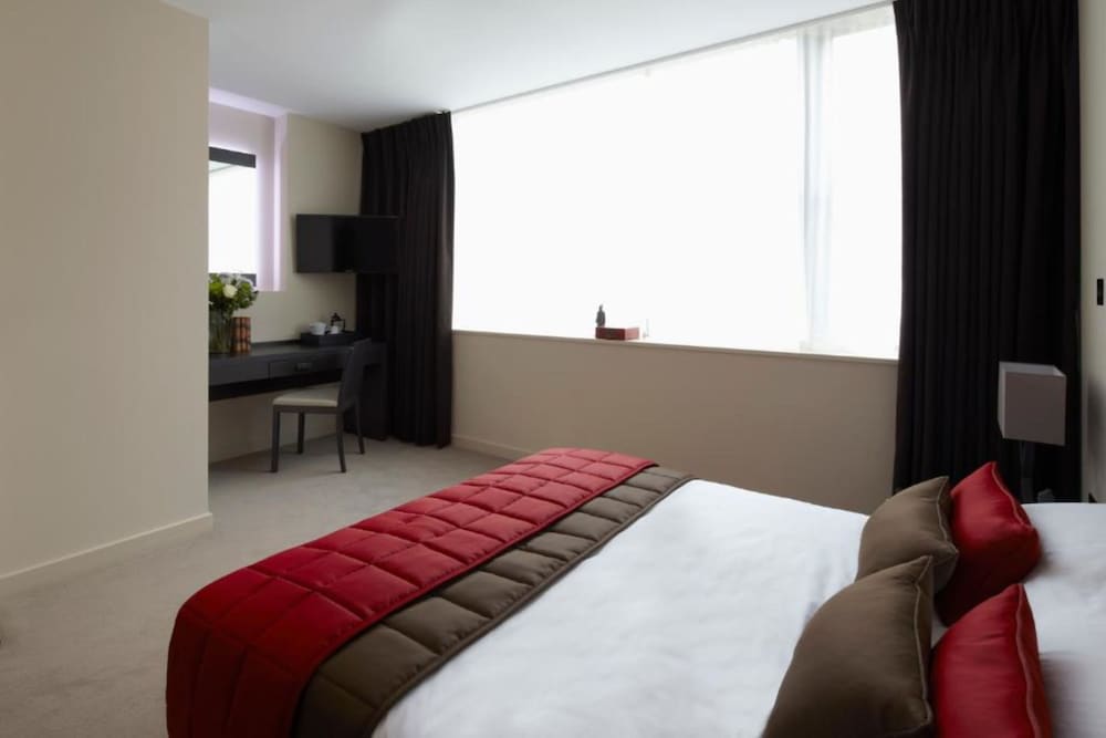 Hotel Xanadu 8/64