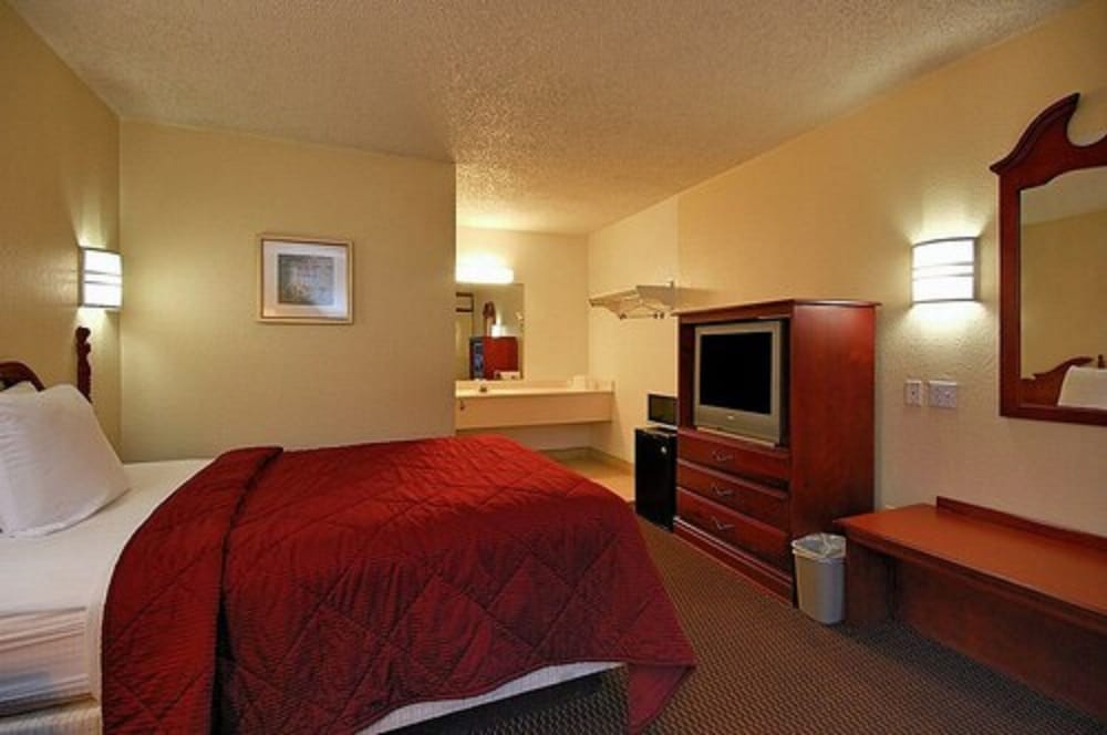 STANDARD, QUEEN BED
