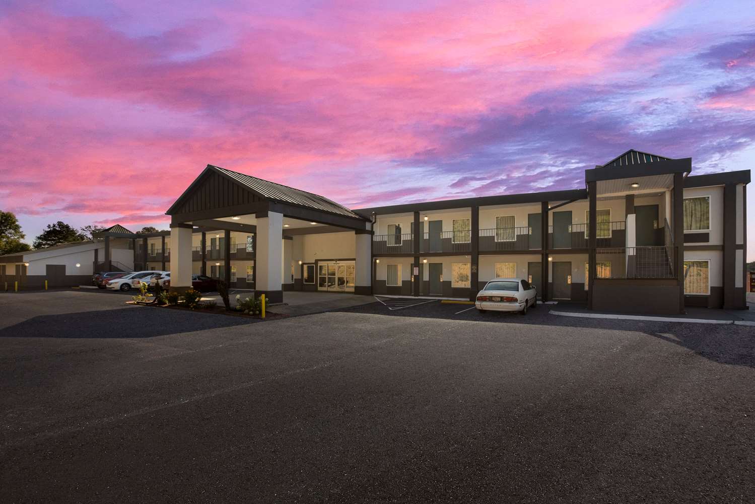 Rodeway Inn Commerce 24/24