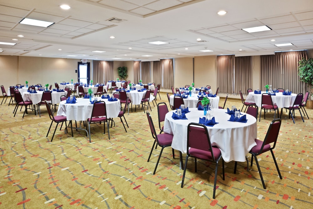 Holiday Inn Express Hotel And Suites Albany 49/52