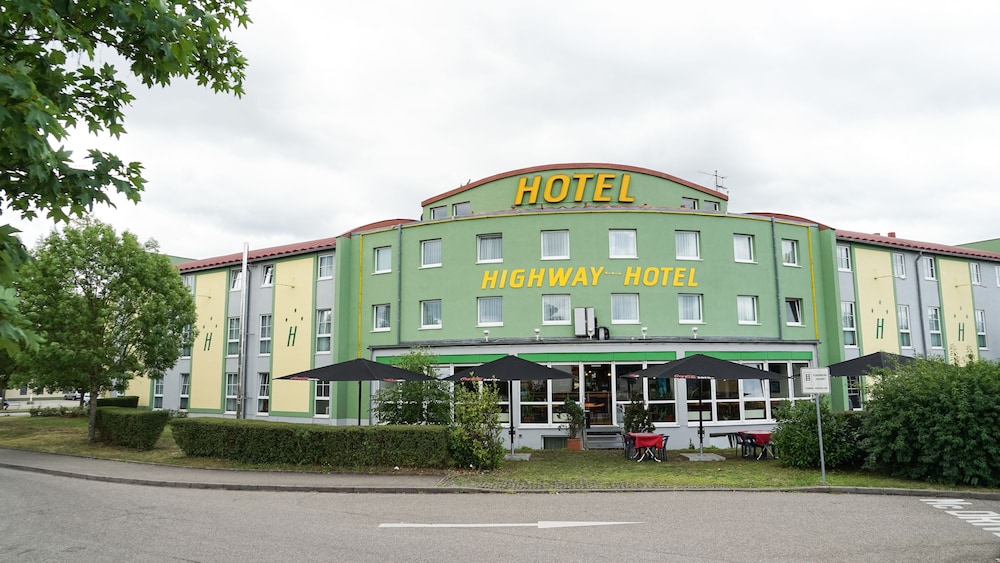 Highway Hotel 6/69