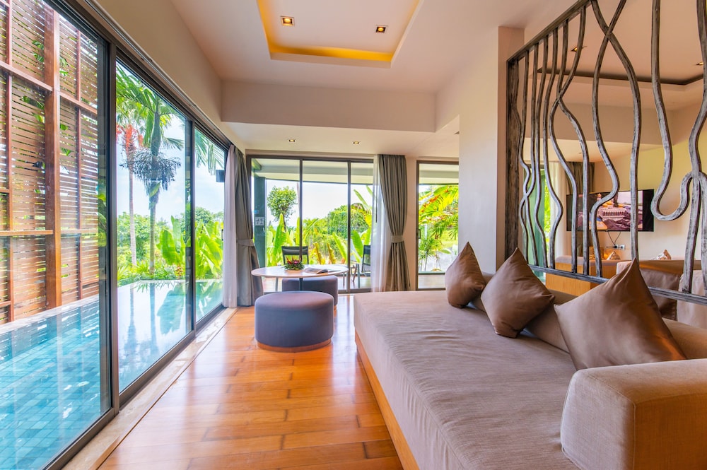 Crest Resort and Pool Villas 23/50