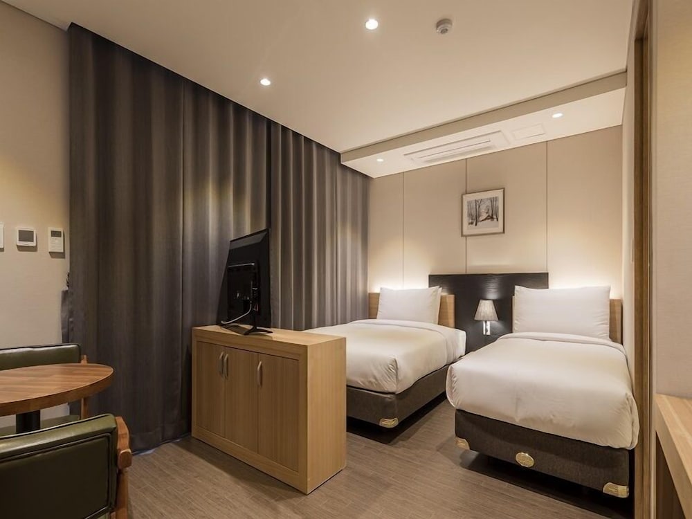 Family, 1 Double and 1 Single Bed
