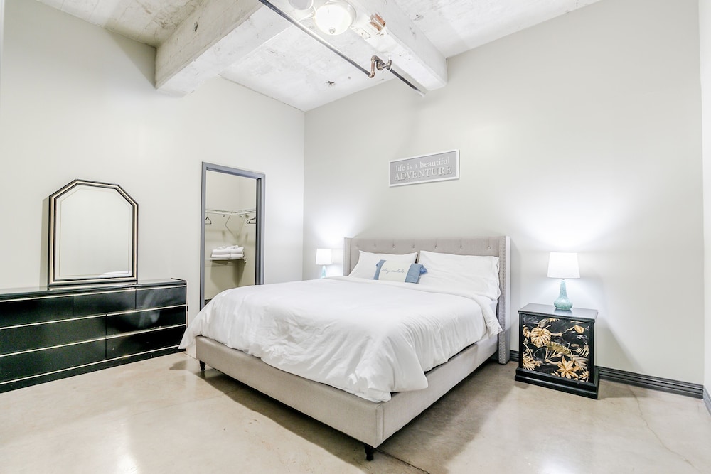 3 Bedrooms, Elite, Apartment, 1 Queen and 2 King Beds, Pool View, Executive Level، Luxury Downtown Dallas Stay by Amyfinehouse 7/10