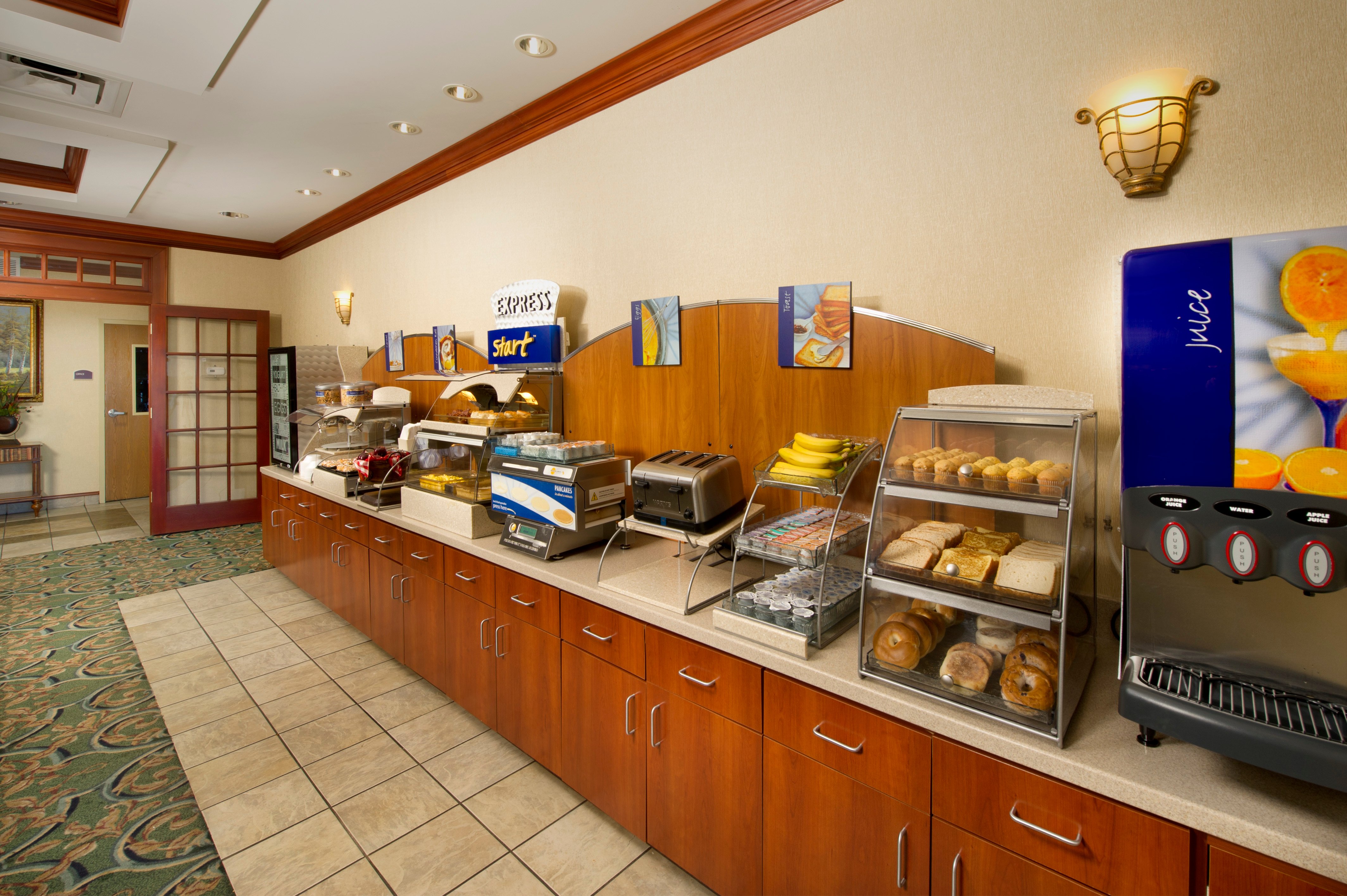 Holiday Inn Express & Suites Lenoir City (Knoxville Area) 6/25