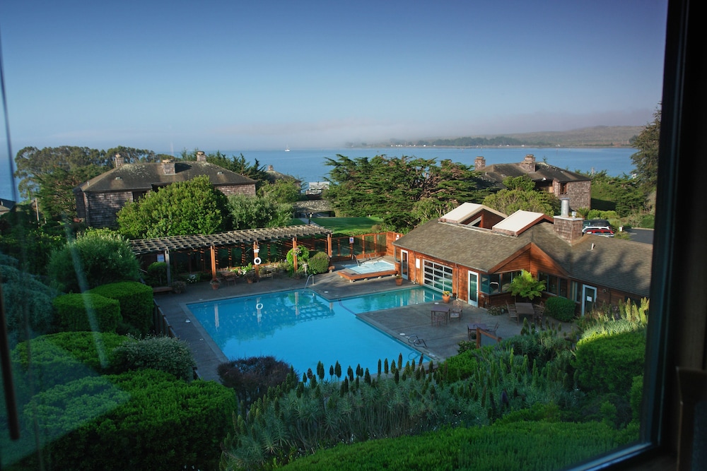 The Inn at the Tides 3/53