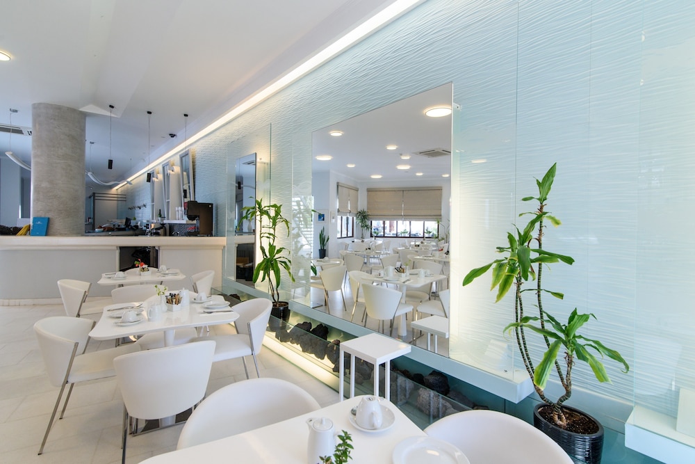 La Mer Deluxe Hotel and Spa 57/75