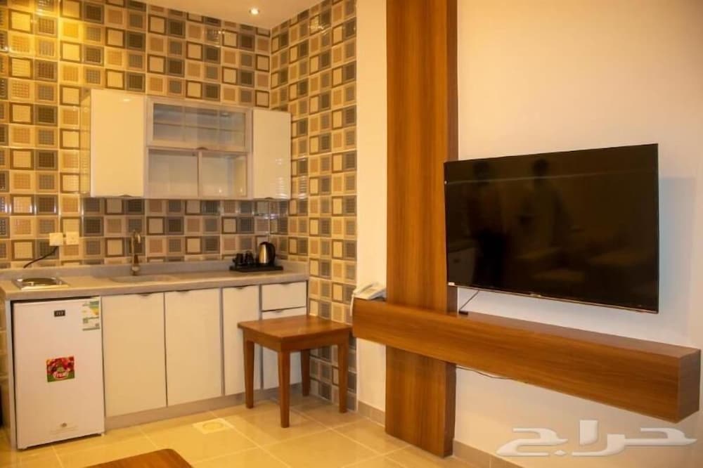 ال متعب سويتس اليرموك(Malaz Raqi) 12/18