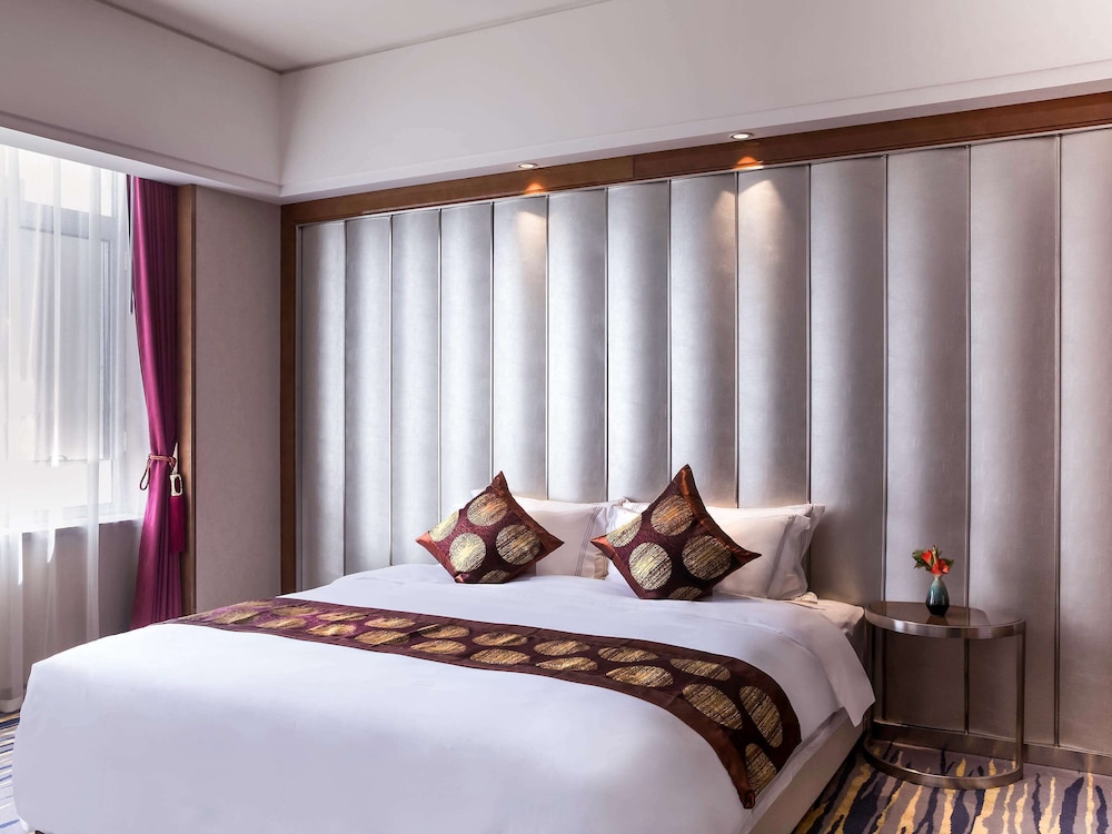 Deluxe, King Bed