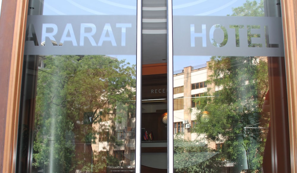 Ararat Hotel 45/50