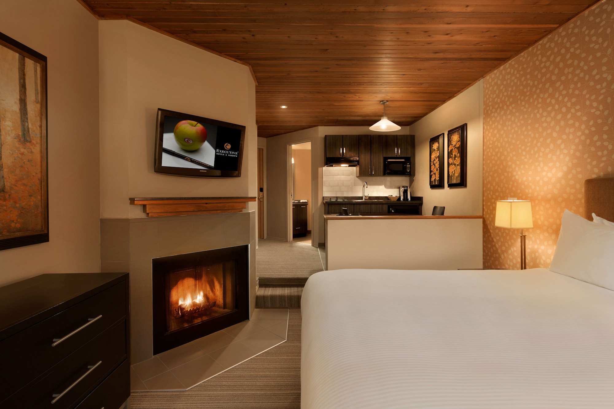 DELUXE, QUEEN BED
