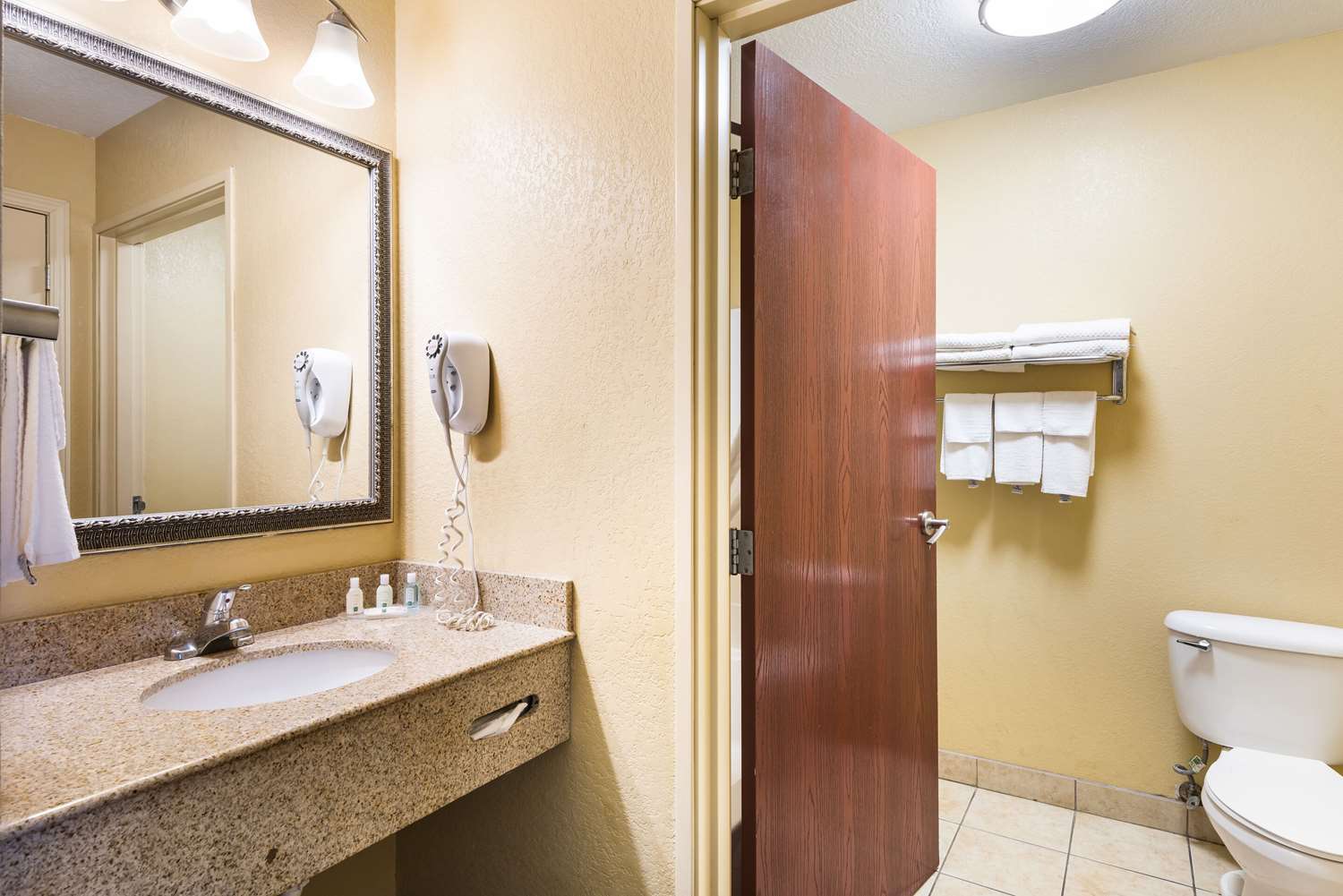 غرفة بسرير كينج، Quality Inn Des Moines North 4/4