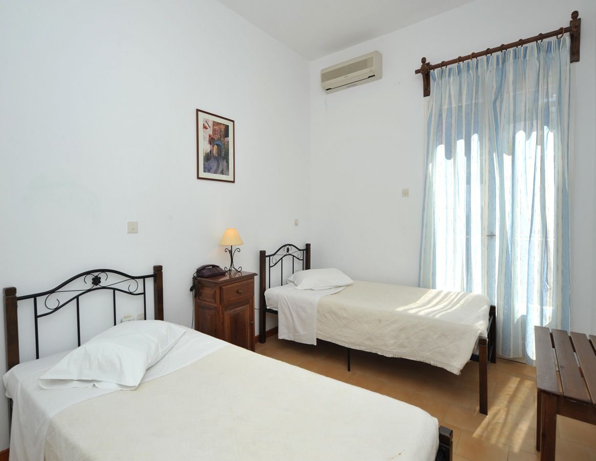 ROOM, TRIPLE