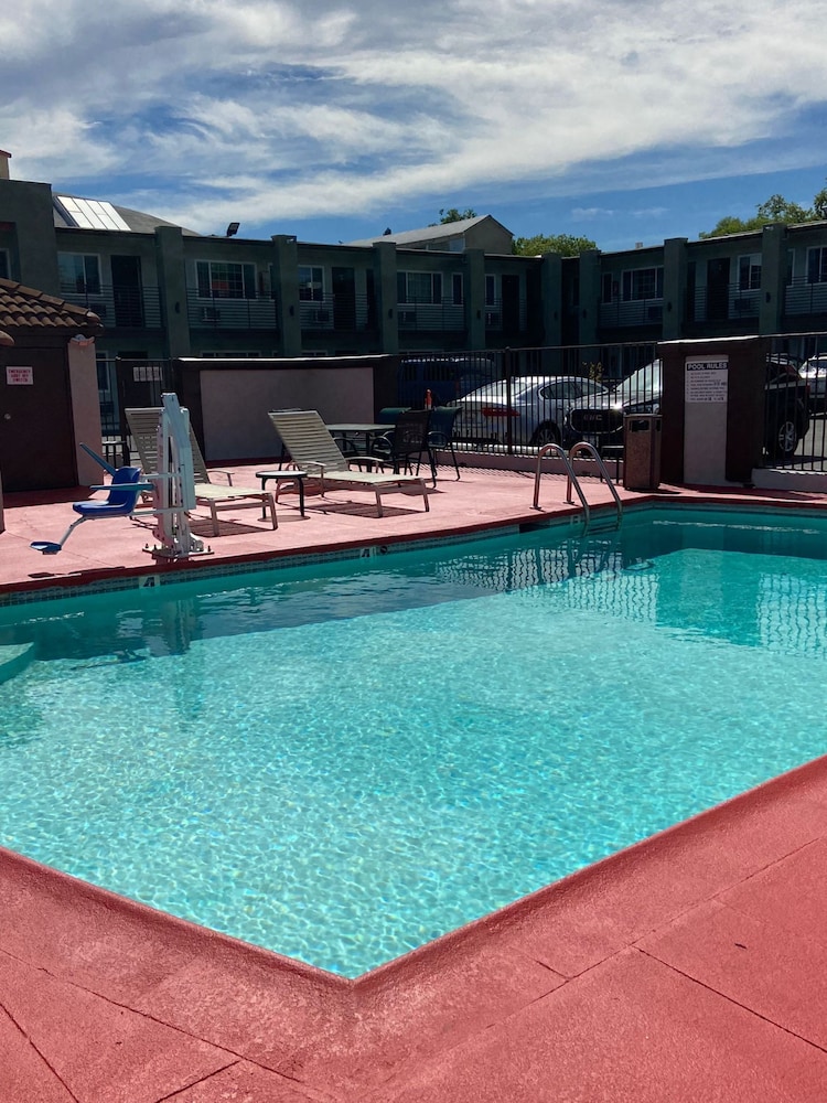 Days Inn by Wyndham Chico 35/40