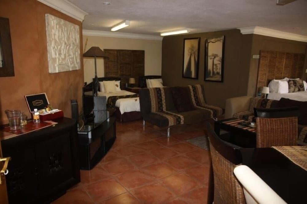 Glenda S Guest Suites 33/50