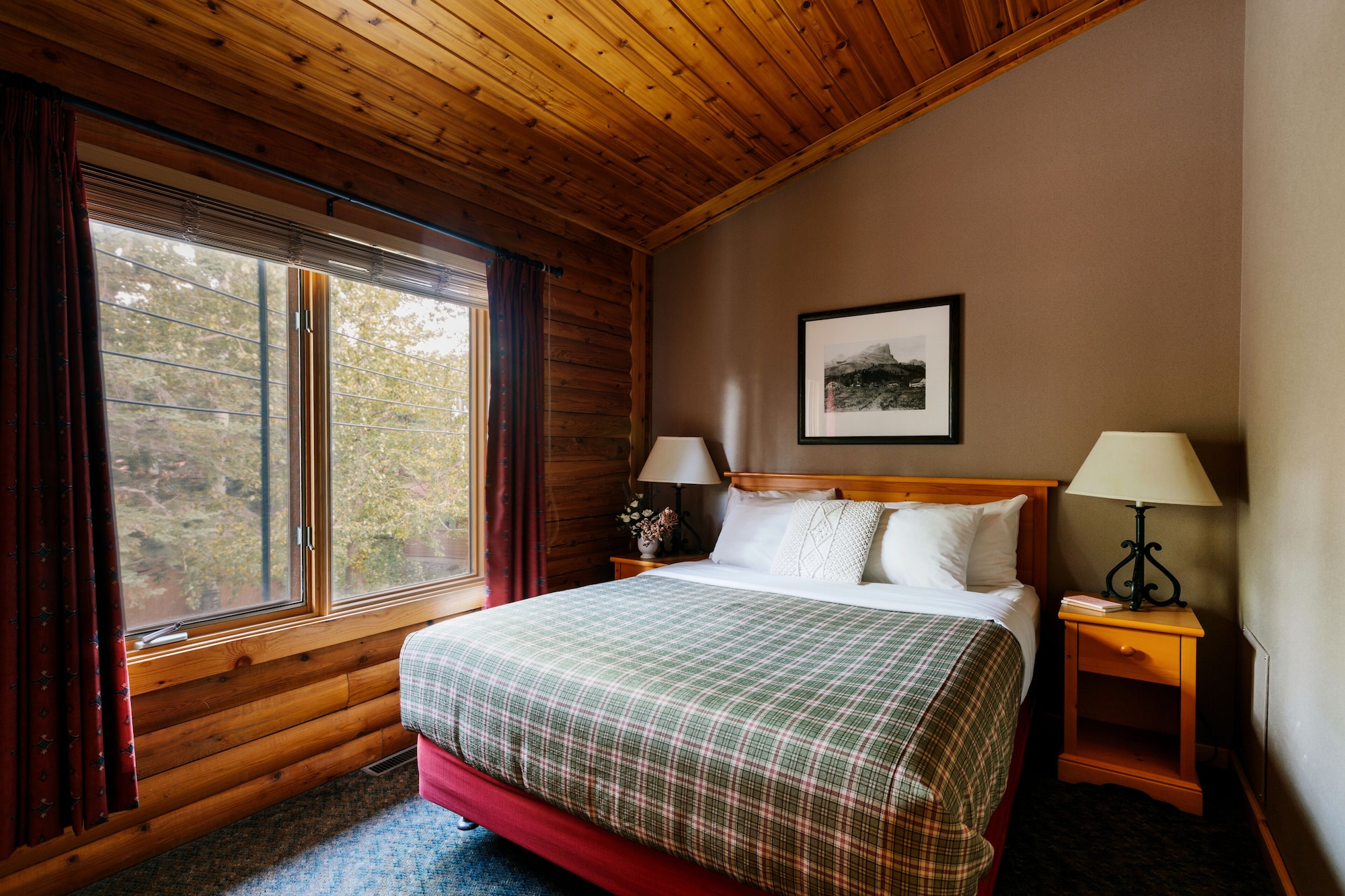 Cedar, Lodge, Queen Bed, Sofa