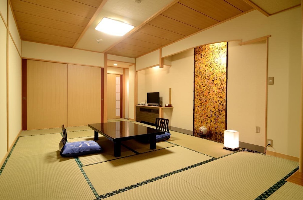 Inatori Tokai Hotel Yuen 10/72