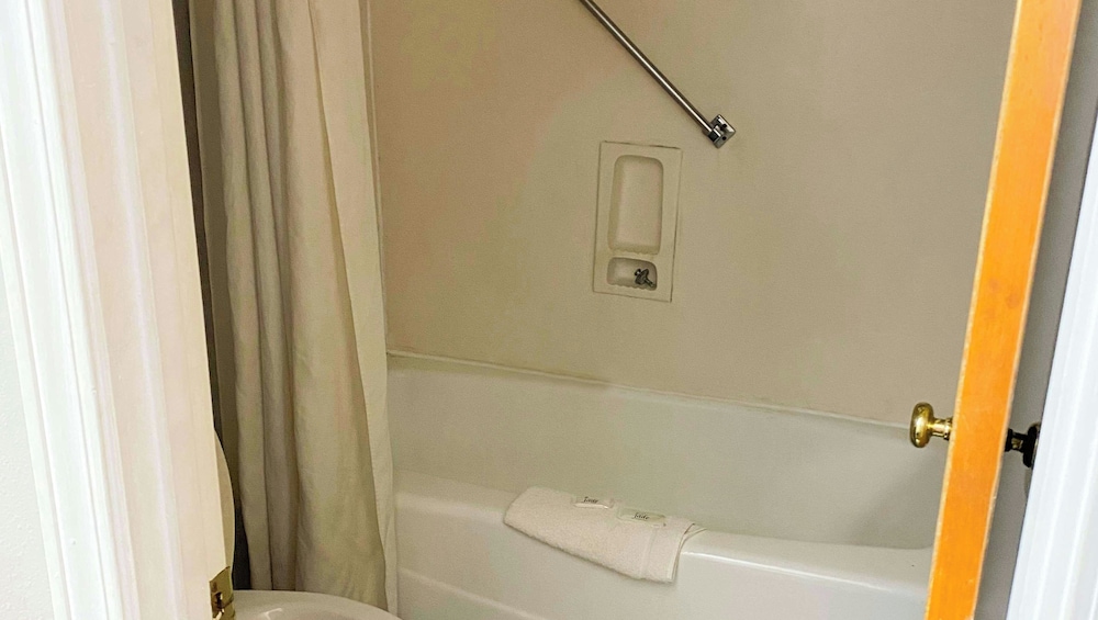 Magnuson Hotel Marietta 46/46