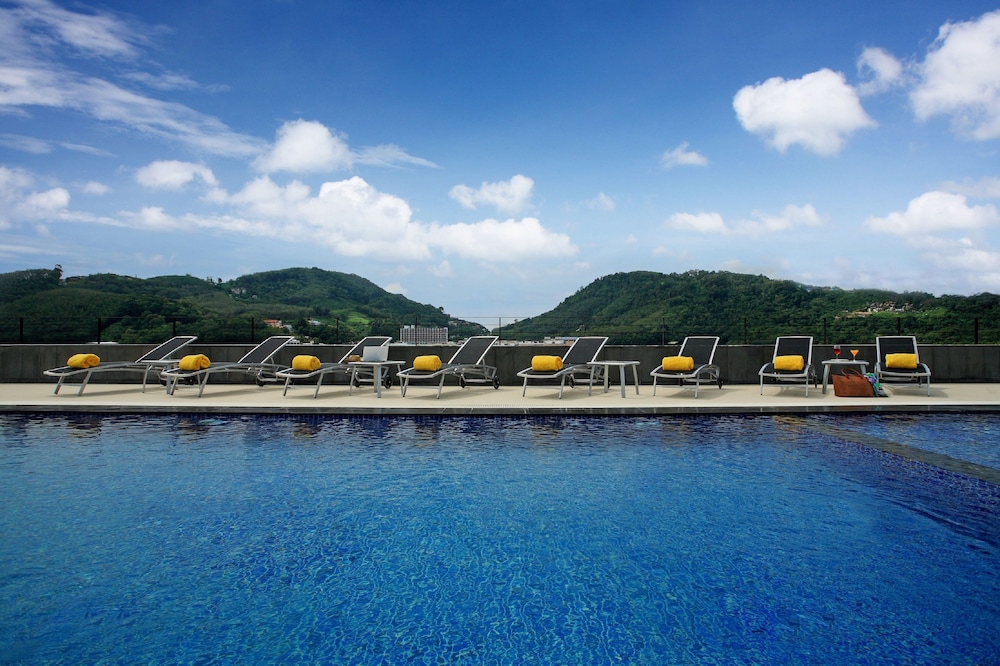 Ashlee Hub Hotel Patong 60/66