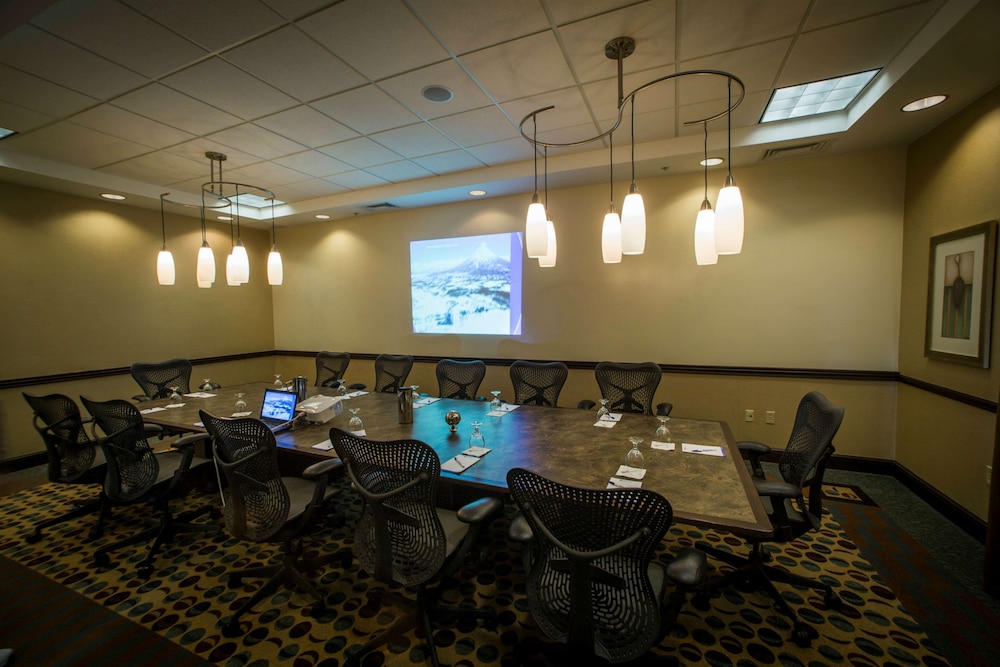 Hilton Garden Inn Dulles North 68/82