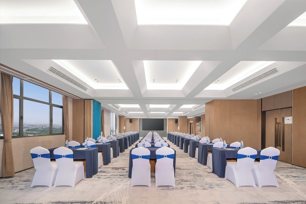 Holiday Inn Express Wuxi Xishan 36/42