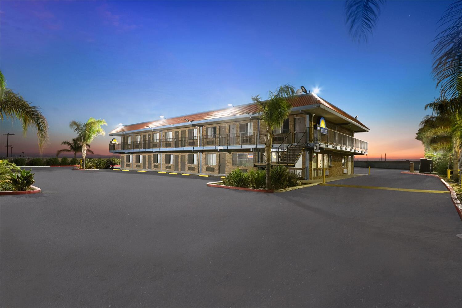 Days Inn By Wyndham Lost Hills 2/19