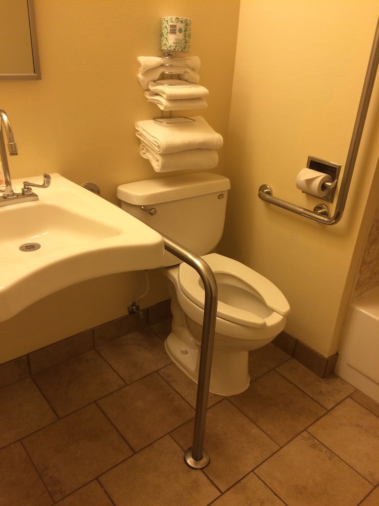 Super 8 By Wyndham Idaho Falls 17/25