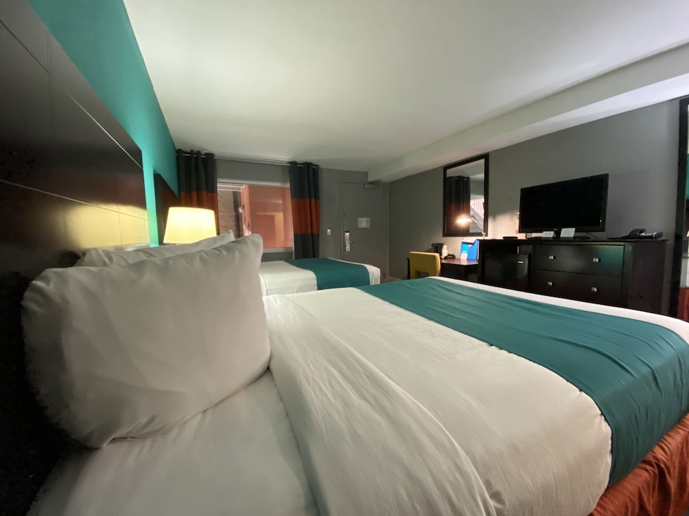 STANDARD, 2 QUEEN BEDS, SMOKING