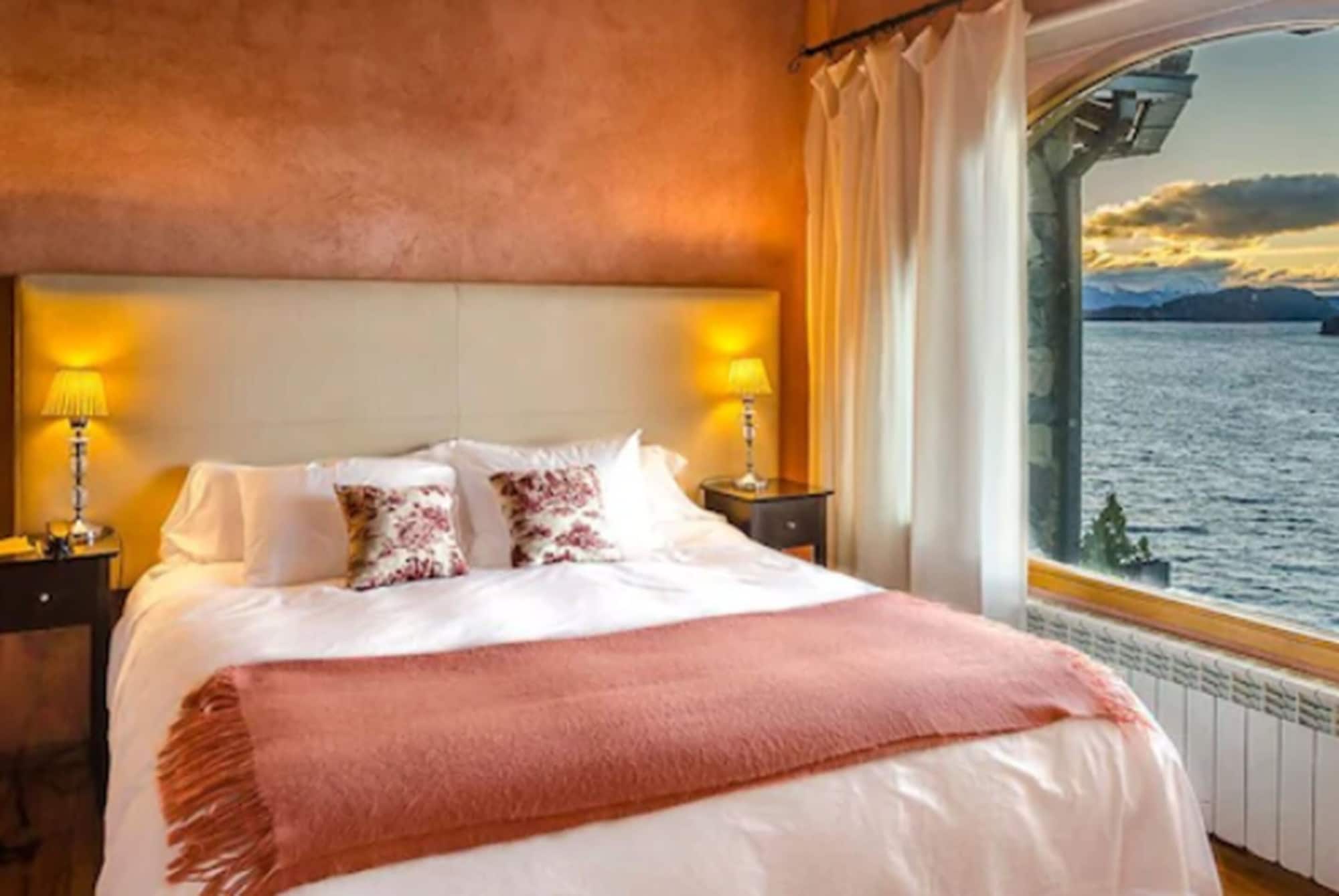 Suite, Lake View