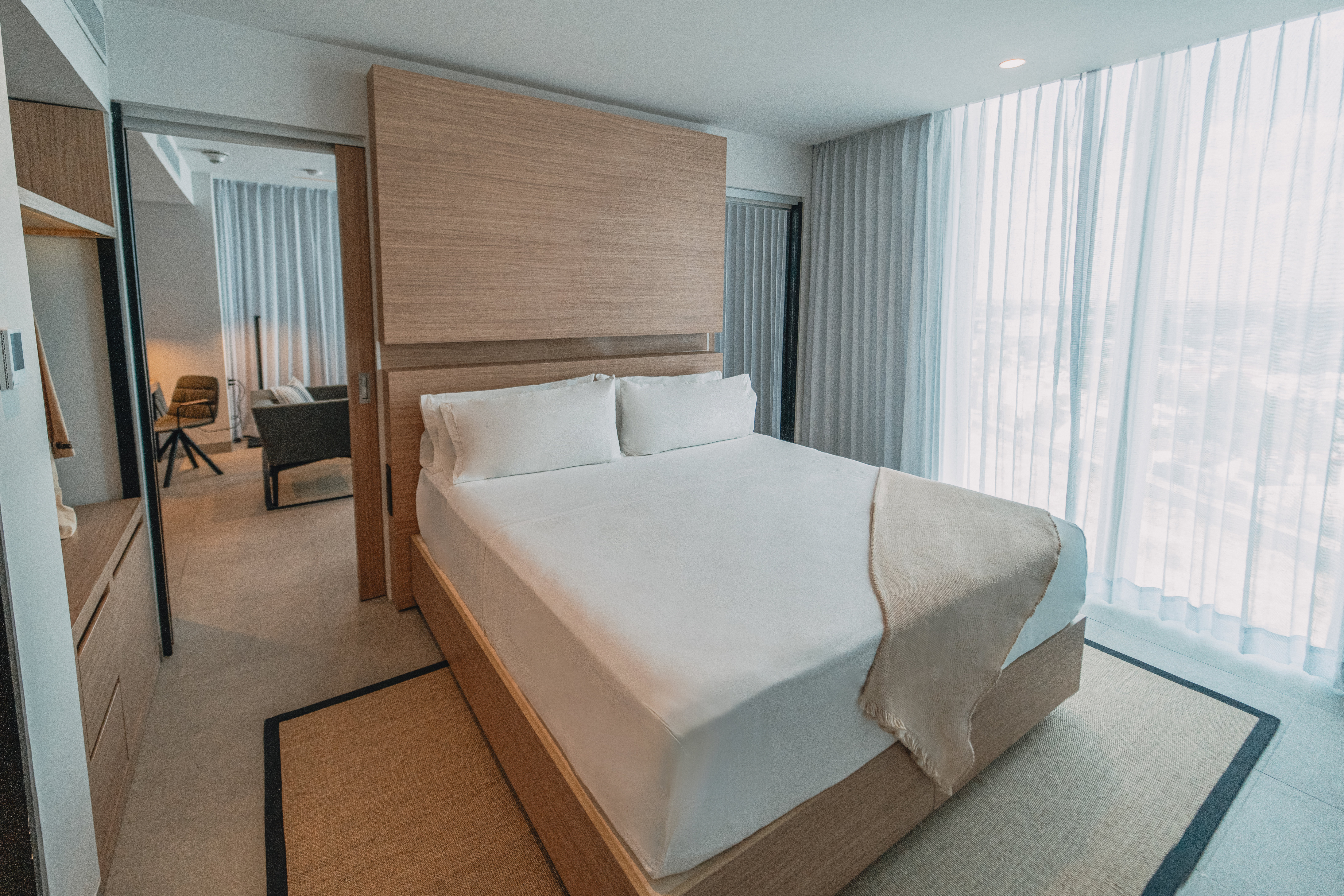 1 Bedroom, Suite, King Bed, Corner