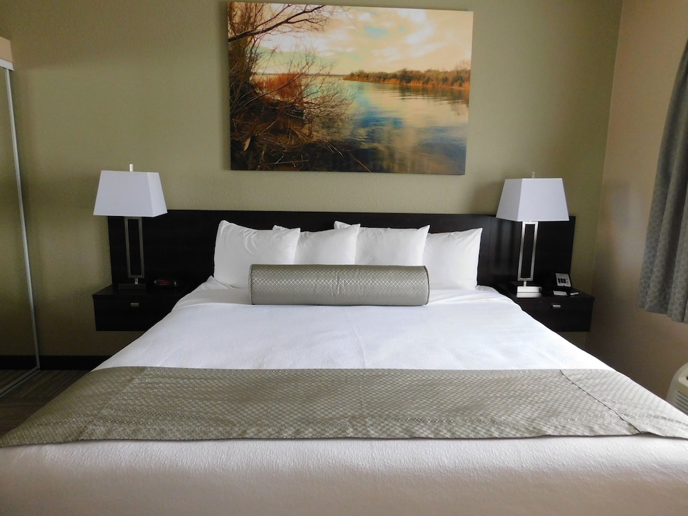 Island Suites 11/50