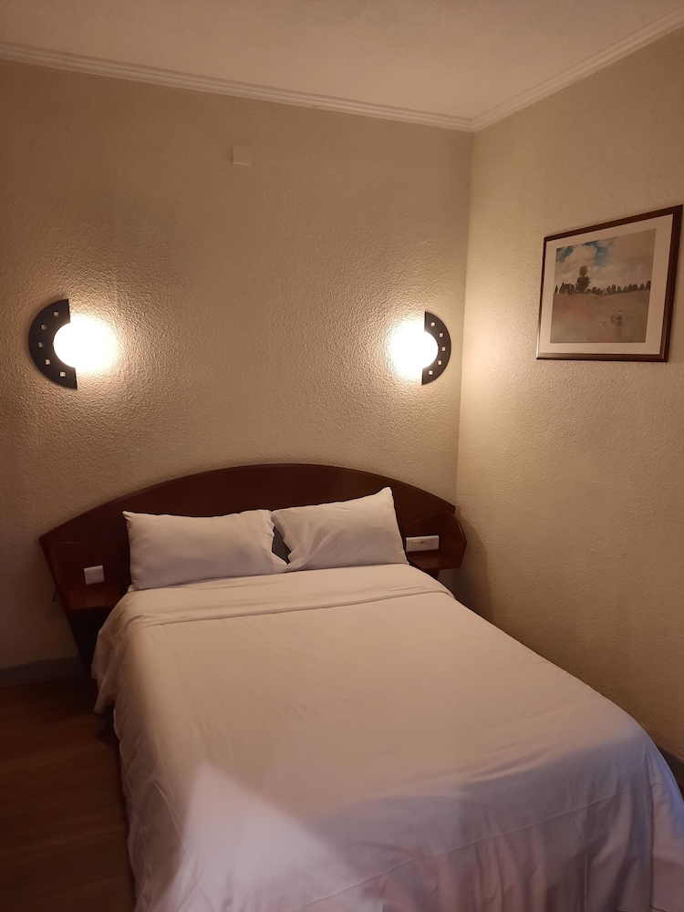 Hotel Le Clemenceau 10/45