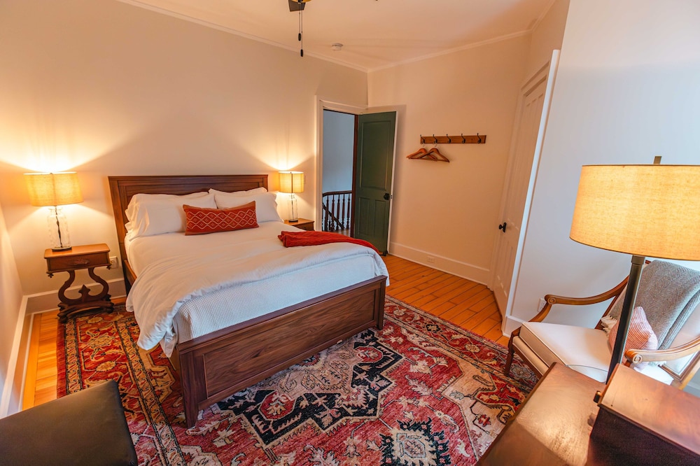 Hill Farm Inn 9/50