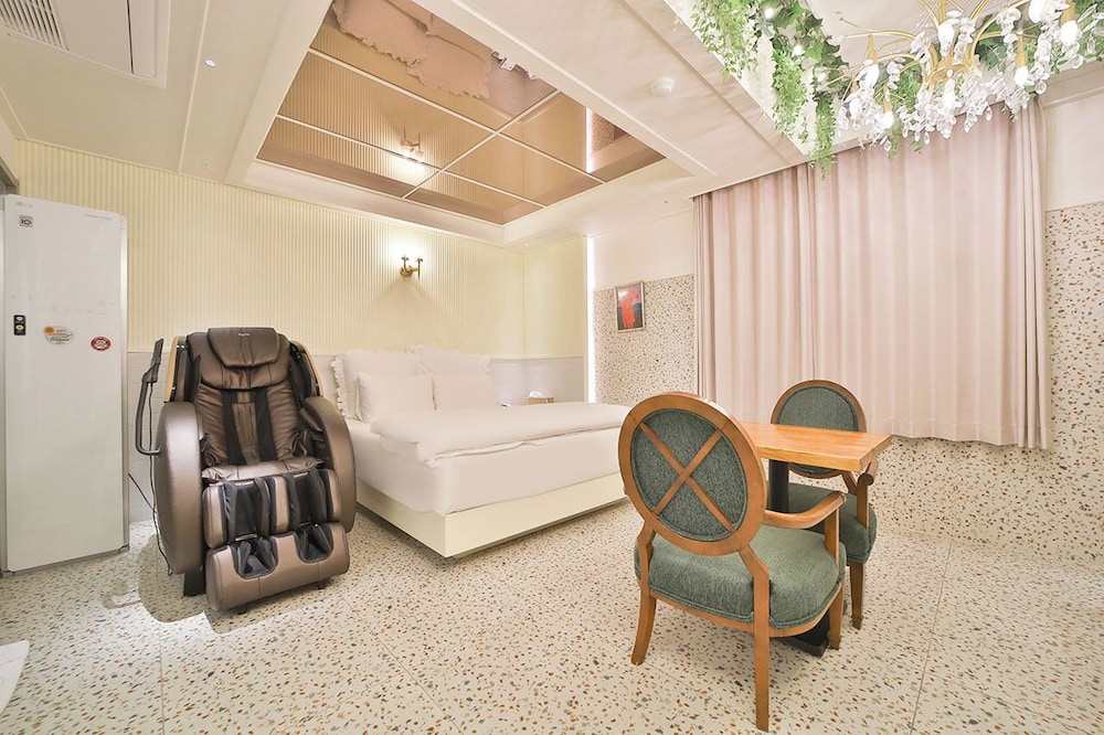 Hotel February Dongdaegu 29/49