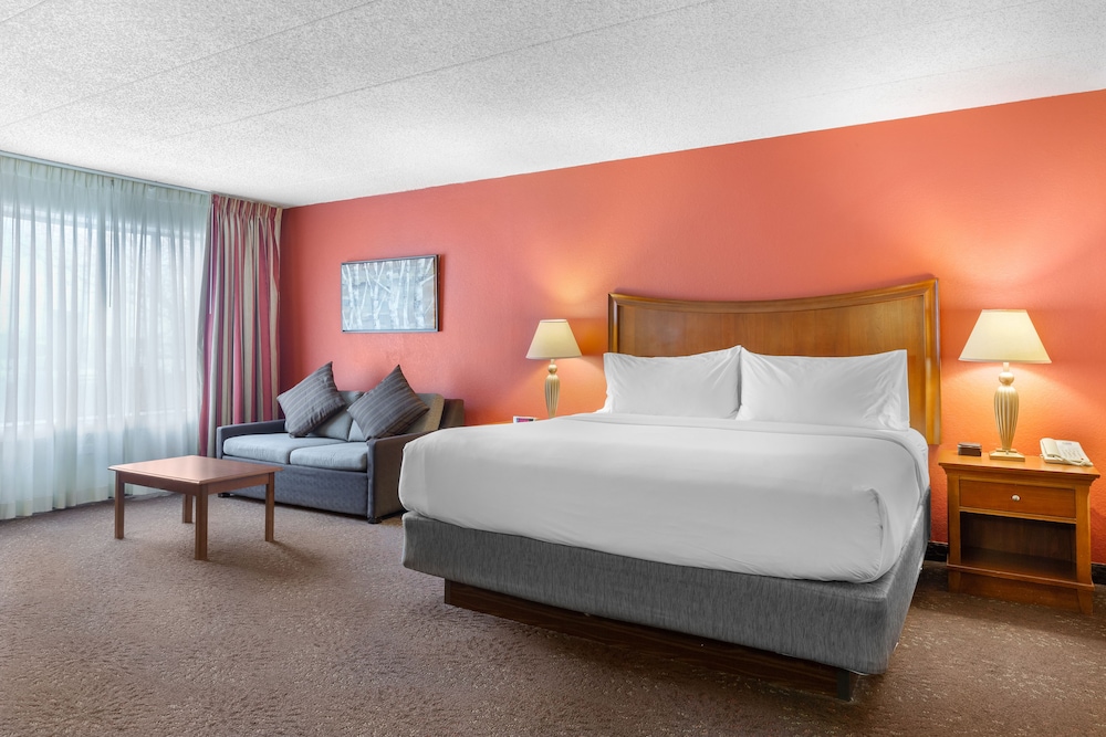 Holiday Inn Express Chicago Downers Grove 25/74
